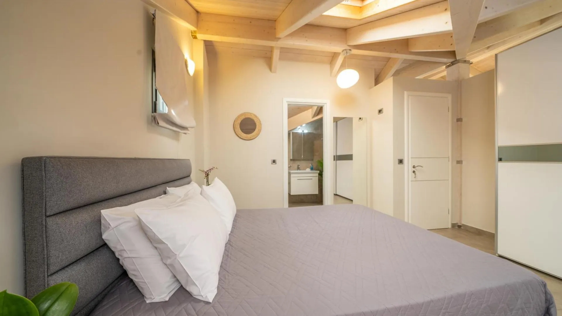 Libro D'Oro Central Suite Argostoli  Greece
